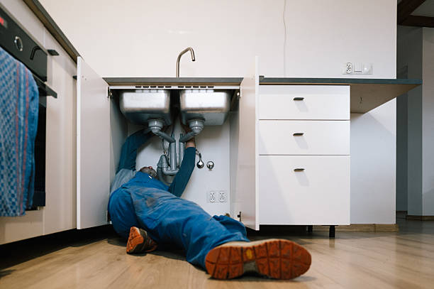 Professional Leak Detection technician working in Lynwood, IL